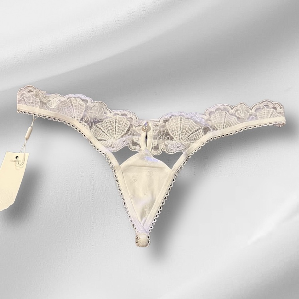 FOR LOVE & LEMONS women’s Lace & Pearl Thong